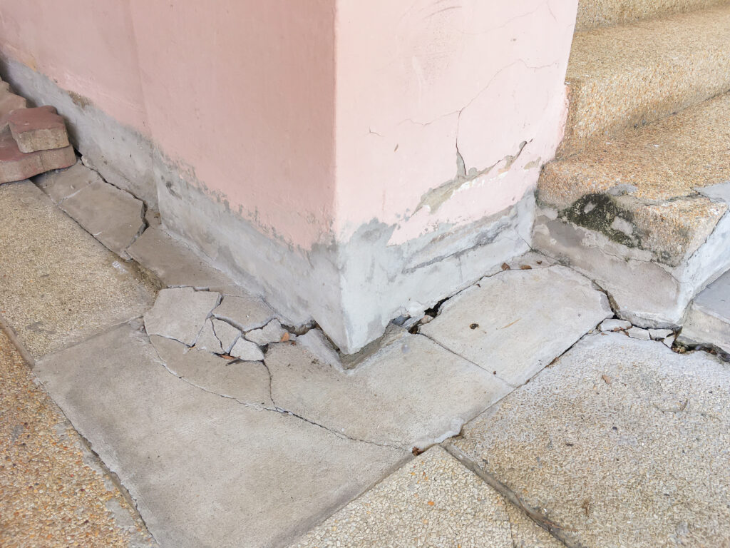how to fix leaking crack in basement floor